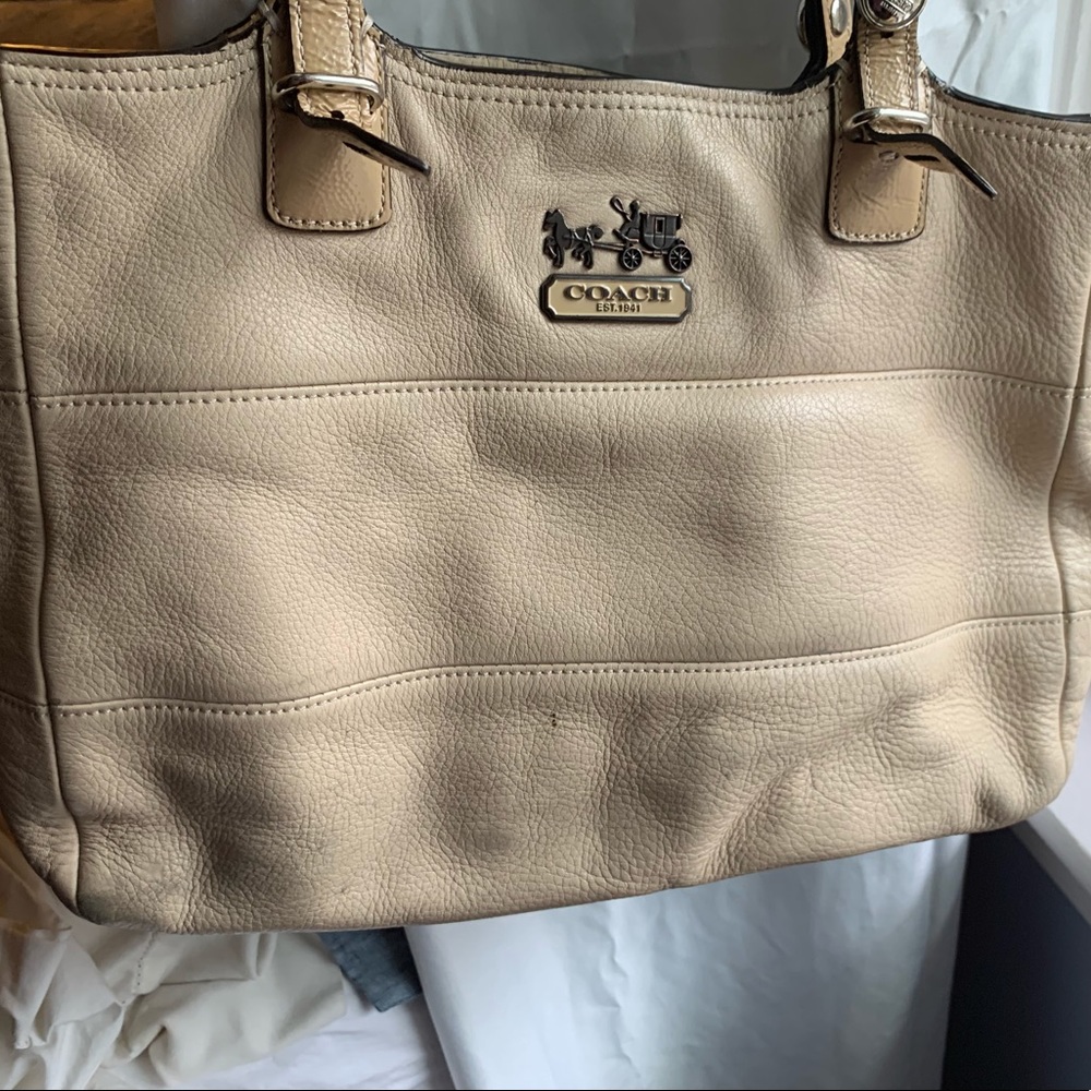 2009 (?) coach ivory/cream leather bag